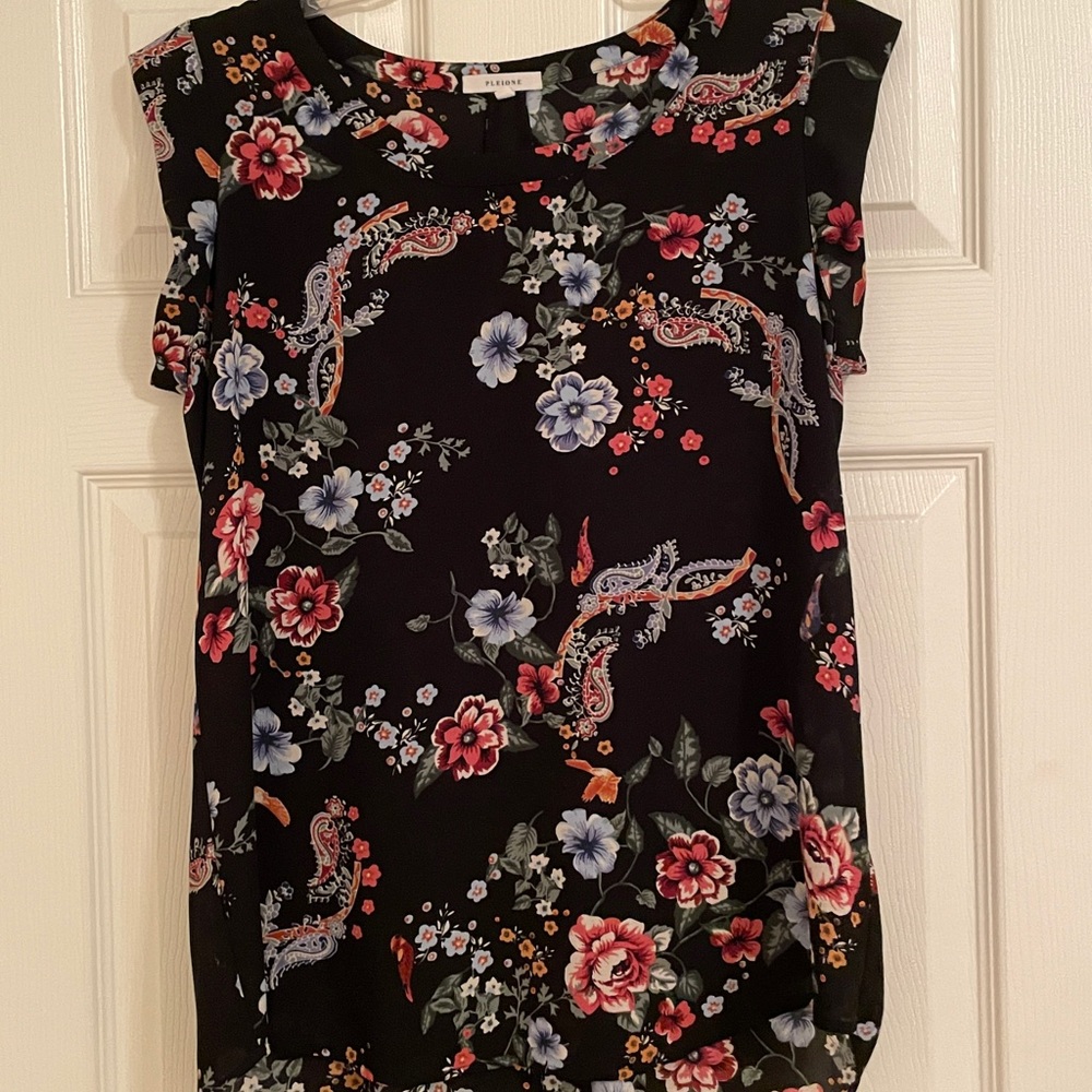Pleione Short Sleeve Floral Blouse